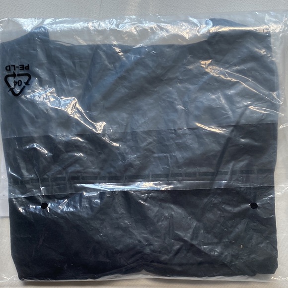 Vero Moda Panda Short Sleeve V-Neck Black Crop Top, Size XS, NWT - Picture 4 of 9